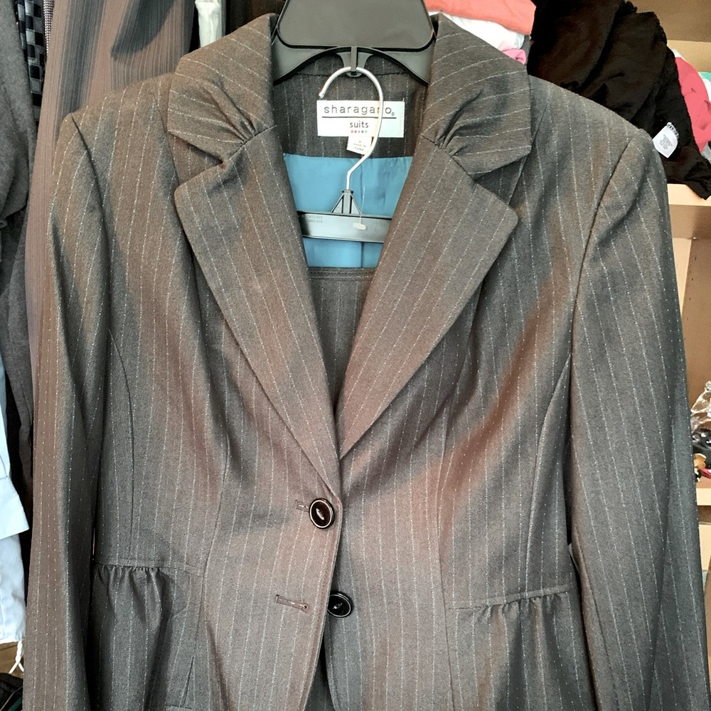 New with tags. Gray pantsuit. Size 8